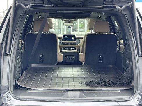 Used 2024 Chevrolet Tahoe Premier w/ Premium Package image 24