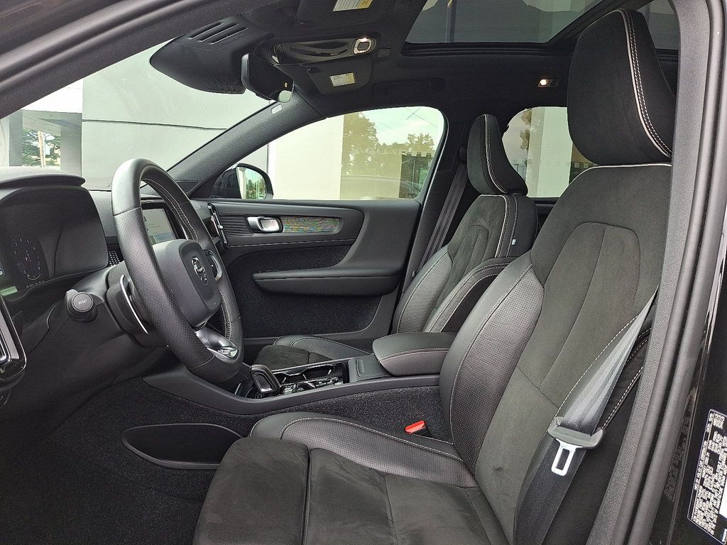 Used 2020 Volvo XC40 T5 R-Design w/ Protection Package Premier AWD/4WD image 13
