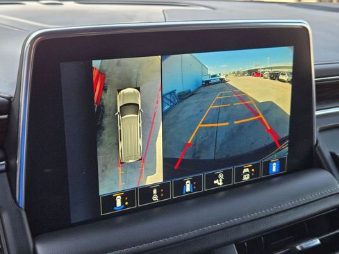 Used 2022 Chevrolet Suburban LT w/ Luxury Package image 19