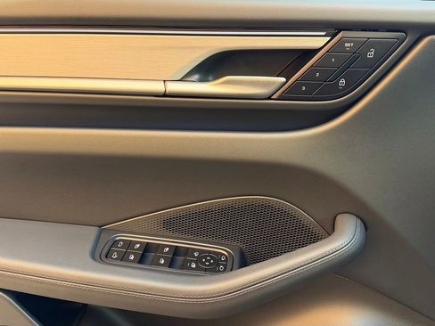 New 2025 Porsche Macan Electric RWD image 16