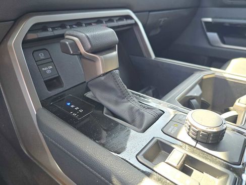 Used 2025 Toyota Tundra Limited AWD/4WD image 32