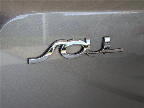 Used 2013 Kia Soul + FWD image 12