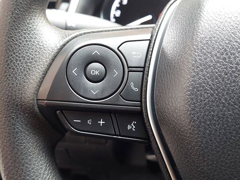 Used 2019 Toyota Camry LE image 19