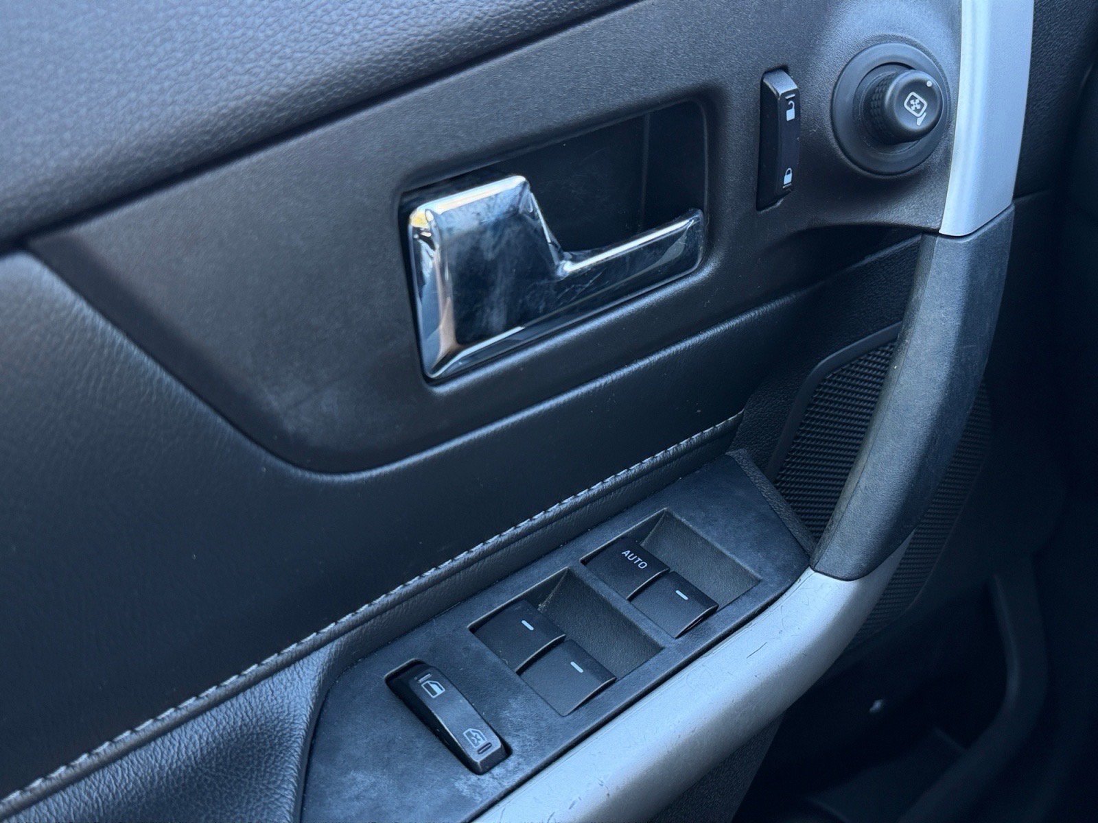 Used 2011 Ford Edge SE FWD image 20