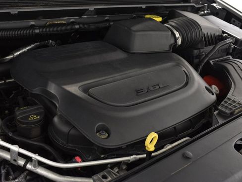 Used 2020 Chrysler Pacifica Touring-L Plus image 33