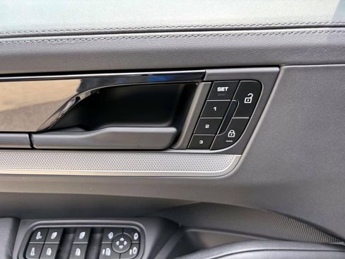 Certified 2024 Porsche Cayenne image 23