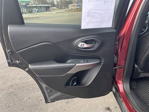 Used 2019 Jeep Cherokee Latitude Plus w/ Cold Weather Group image 30