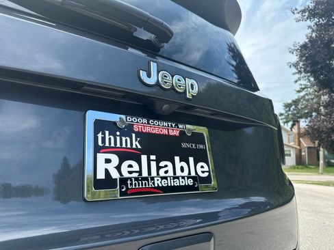 Used 2023 Jeep Renegade Latitude AWD/4WD image 26