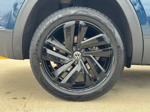 Used 2023 Volkswagen Atlas Cross Sport SE w/ Panoramic Sunroof Package image 7