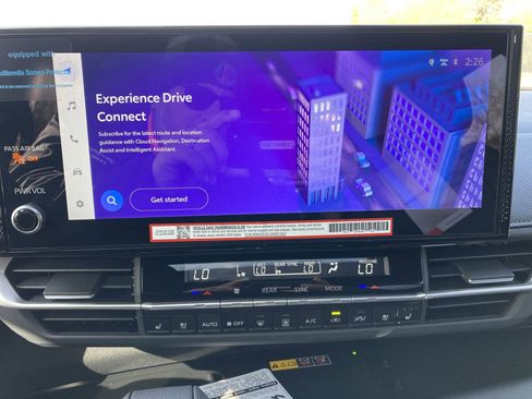 Certified 2025 Toyota Sienna Platinum image 20