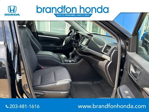 Used 2017 Toyota Highlander Plus AWD/4WD image 28