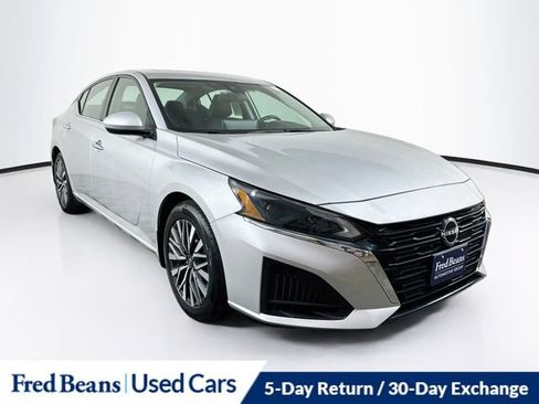 Used 2023 Nissan Altima 2.5 SV w/ SV Premium Package FWD image 1