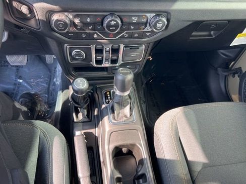 New 2025 Jeep Gladiator Sport image 14