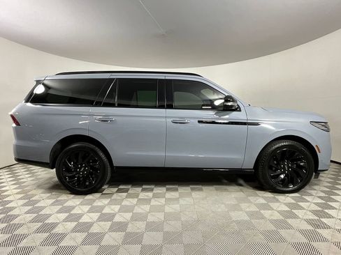Used 2025 Lincoln Navigator Reserve w/ Jet Appearance Package AWD/4WD image 5