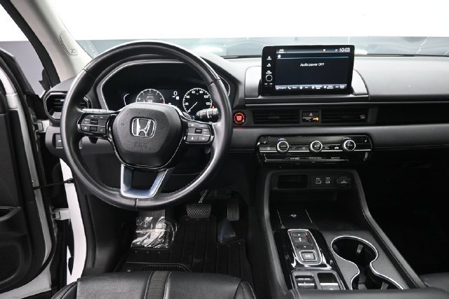 Used 2023 Honda Pilot Touring image 11