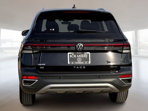 Used 2026 Volkswagen Taos SE AWD/4WD image 4