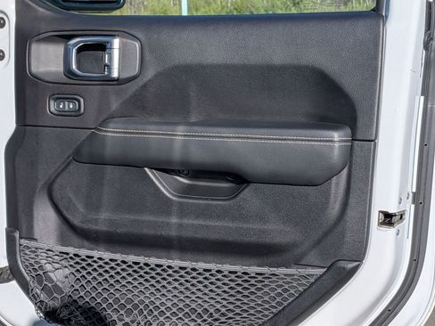 Used 2019 Jeep Wrangler Unlimited Sahara w/ Uconnect 4C Nav & Sound Group image 29