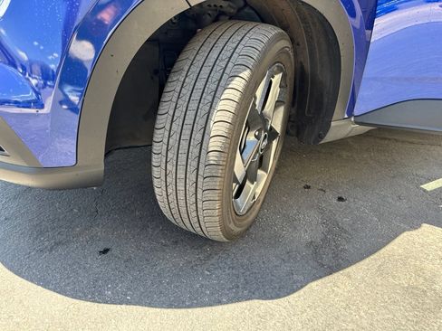 Used 2022 Hyundai Venue Limited FWD image 28