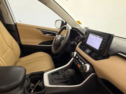 Used 2019 Toyota RAV4 XLE w/ Convenience Package FWD image 36