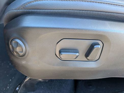 Used 2024 Jeep Wrangler Unlimited Sahara image 21