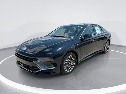 Used 2025 Hyundai Sonata SEL FWD image 1