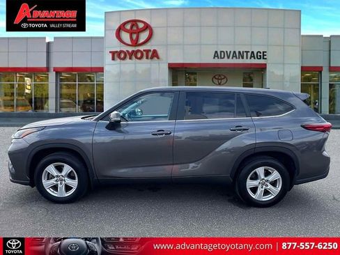 Used 2023 Toyota Highlander LE AWD/4WD image 7