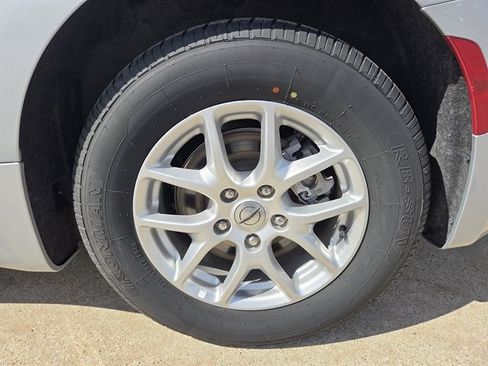 Used 2023 Chrysler Pacifica Touring-L image 12