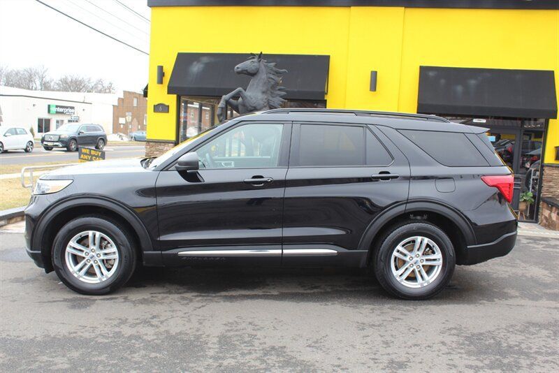 Used 2023 Ford Explorer XLT w/ Equipment Group 202A AWD/4WD image 22