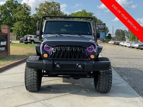 Used 2014 Jeep Wrangler Unlimited Sahara image 2