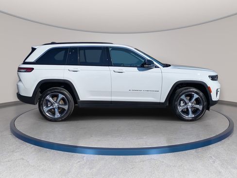 New 2025 Jeep Grand Cherokee Limited w/ Luxury Tech Group II AWD/4WD image 4