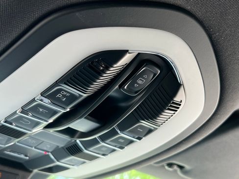 Certified 2026 Porsche Macan AWD/4WD image 35