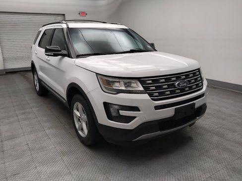 Used 2016 Ford Explorer XLT image 13