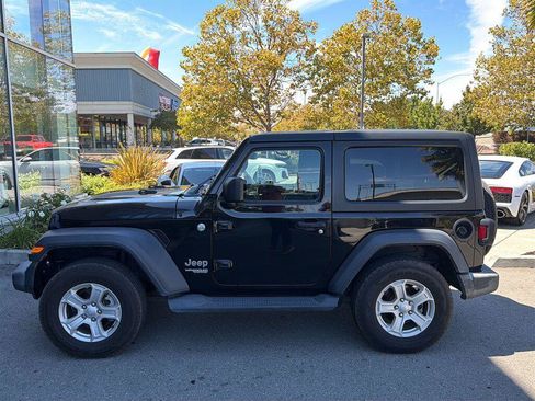 Used 2018 Jeep Wrangler Sport AWD/4WD image 9