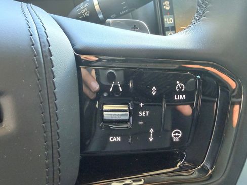 Used 2024 Land Rover Range Rover Velar Dynamic SE AWD/4WD image 14