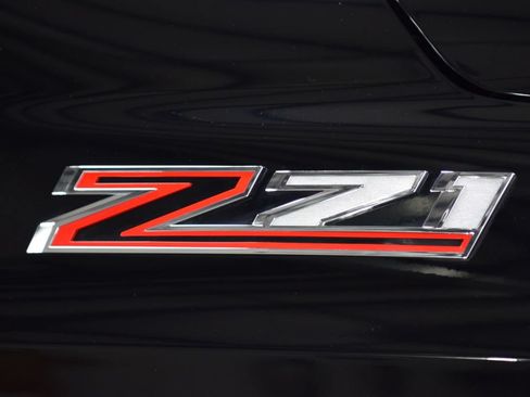 Used 2023 Chevrolet Tahoe Z71 w/ Luxury Package AWD/4WD image 16