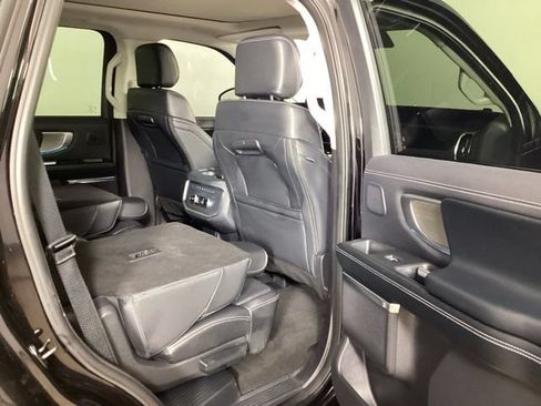 Used 2025 Ford Expedition Platinum w/ Driver's Package AWD/4WD image 21