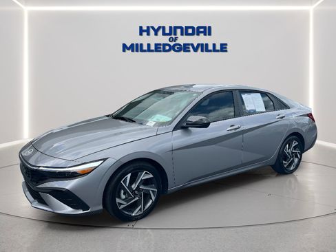 Used 2025 Hyundai Elantra Sport FWD image 1