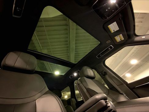 Used 2024 Land Rover Range Rover SE image 14