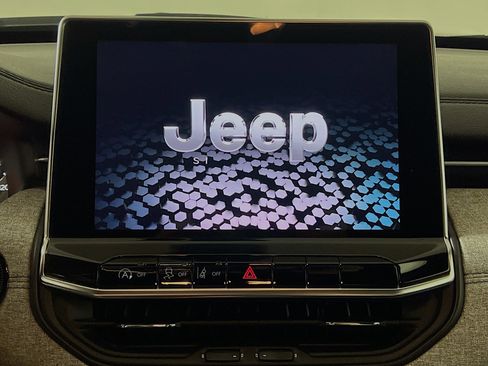 Used 2023 Jeep Compass Sport image 27