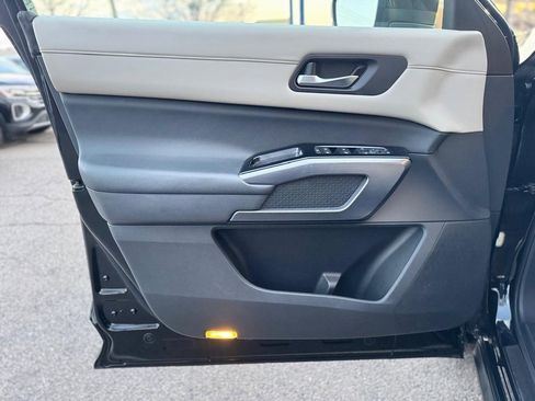 Used 2022 Nissan Pathfinder SL w/ SL Premium Package image 13