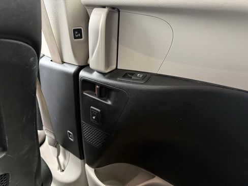 Used 2020 Chrysler Pacifica Limited w/ 8-pass Seating Package image 58