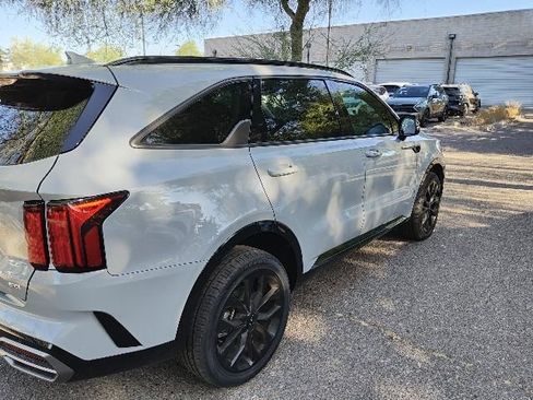 Certified 2023 Kia Sorento SX AWD/4WD image 5
