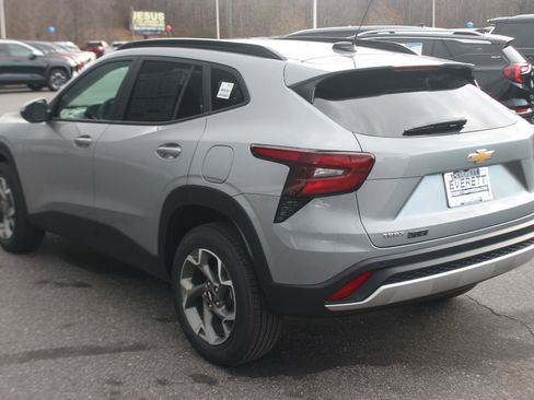 New 2026 Chevrolet Trax LT w/ Driver Confidence Package image 5