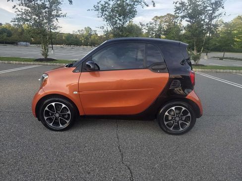 Used 2016 smart fortwo passion RWD image 5