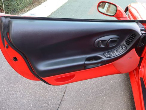 Used 2002 Chevrolet Corvette Convertible w/ Preferred Equipment Group2 image 13