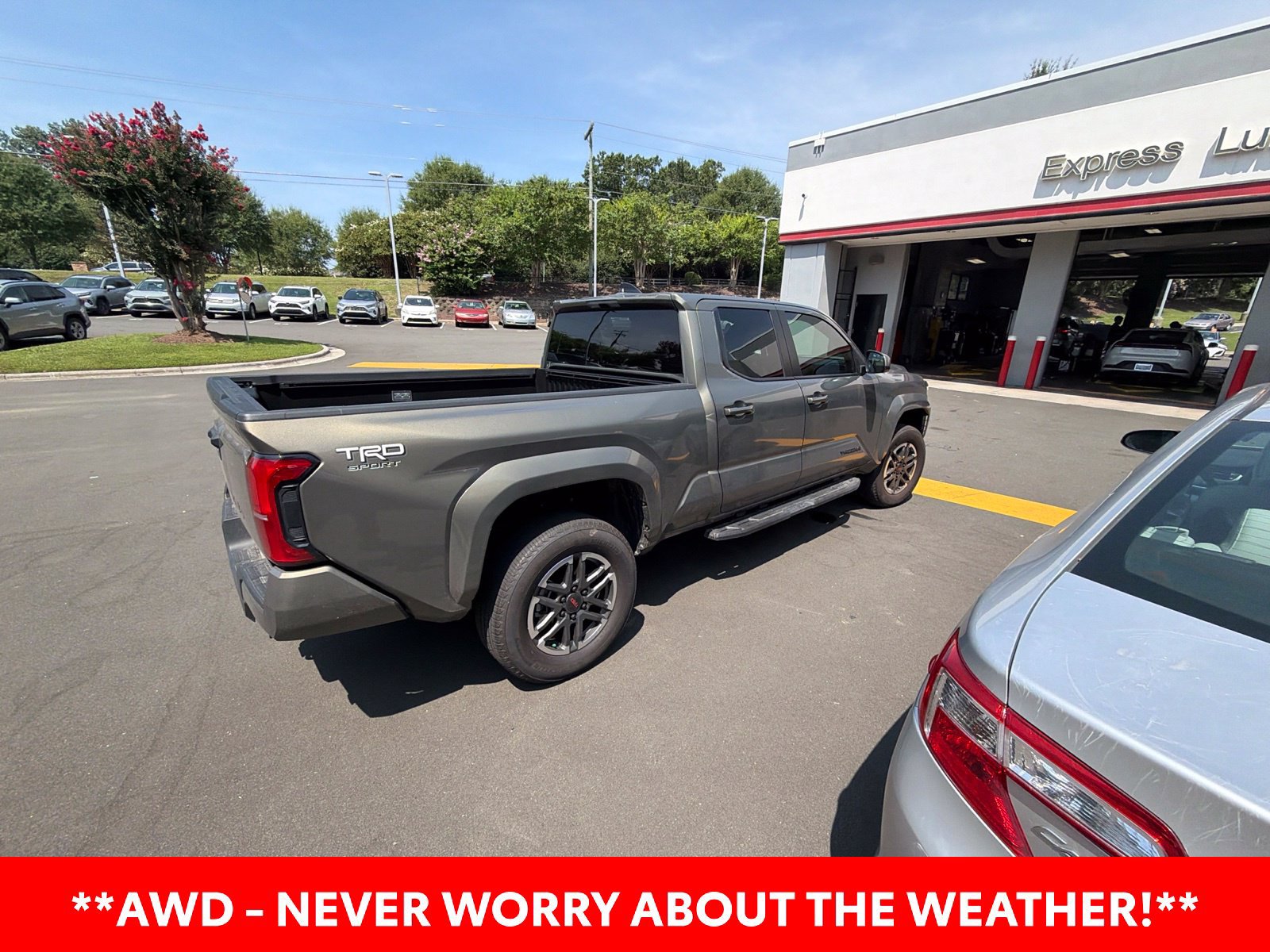 Used 2025 Toyota Tacoma TRD Sport AWD/4WD image 5