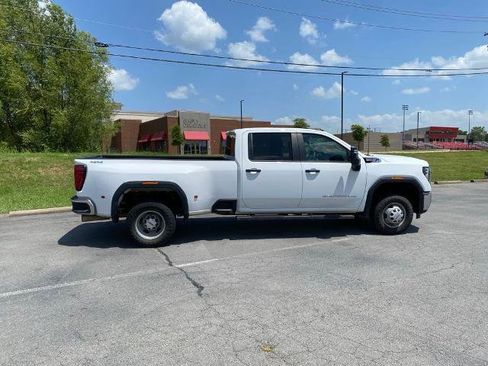 Used 2024 GMC Sierra 3500 Pro AWD/4WD image 8