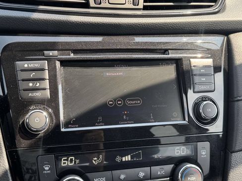 Used 2020 Nissan Rogue SV AWD/4WD image 18