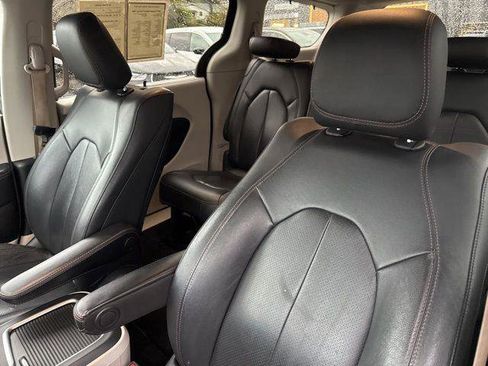 Used 2020 Chrysler Pacifica Touring-L Plus w/ Advanced Safetytec Group image 16