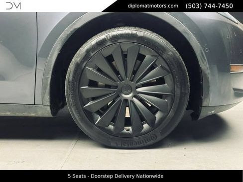 Used 2021 Tesla Model Y Long Range AWD/4WD image 40